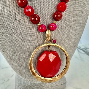 Chico’s Statement Pendant Necklace Signed Red Pink and Burgundy Gold-ton…